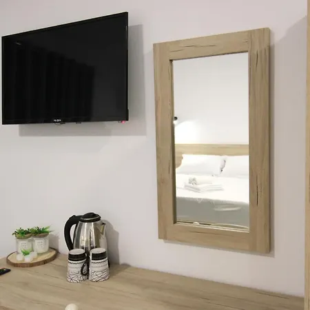 Adrian Affittacamere Ksamil