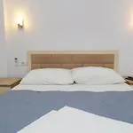Adrian بيت ضيافة