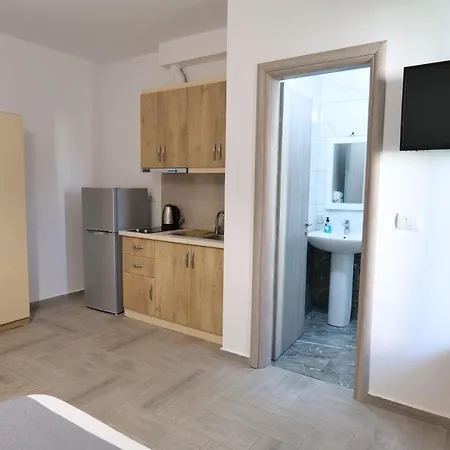 Adrian 4* Ksamil