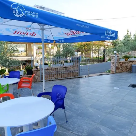 Adrian Guest house *