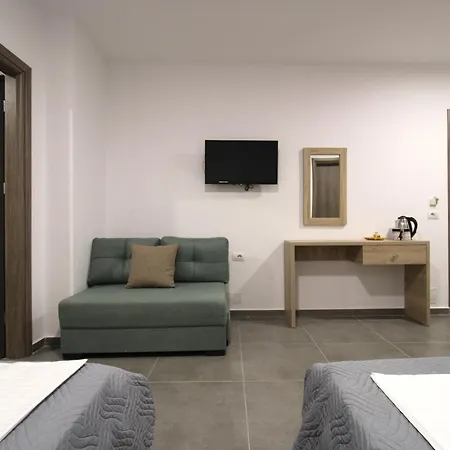 Adrian 4* كساميل