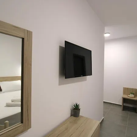 Adrian بيت ضيافة كساميل