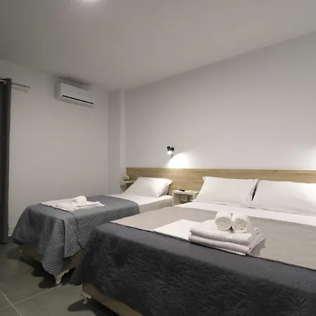 Adrian בית הארחה קסאמיל