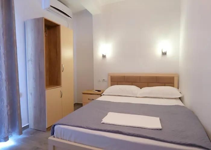 Adrian Gasthuis Ksamil