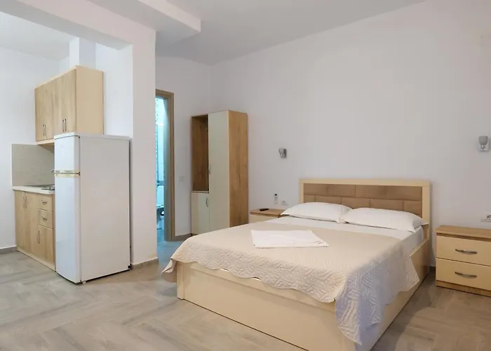 Adrian Gasthuis Ksamil